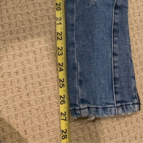 G HADID FOR TH ‘VENICE’ NWOT Distressed Capri JEANS. LIMITED RELEASE!! SIZE 26 - Picture 12 of 13